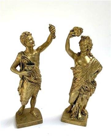Coppia di figure allegoriche in bronzo dorato con coppe e grappolo d'uva, secol