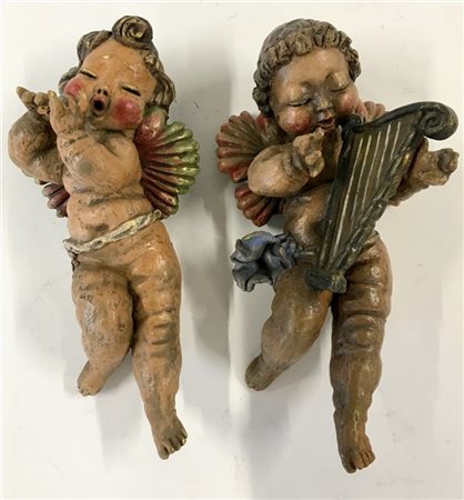 Manifattura Thun "Angioletti musicanti"due sculture in ceramica policroma (h cm
