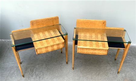 Dassi (Attribuito)
Coppia di comodini con struttura in legni chiari diversi impi