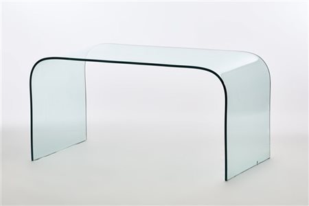 Fontana Arte Tavolo in cristallo curvato e molato. Milano, anni '70. (cm 140,5x7