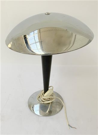 Lampada da tavolo a due luci con fusto rastremato smaltato nero, base e diffuso