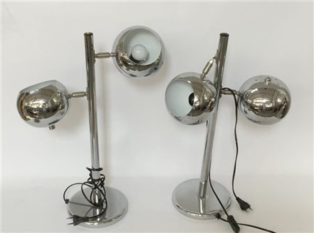 Coppia di lampade da tavolo con struttura in acciaio a due faretti orientabili