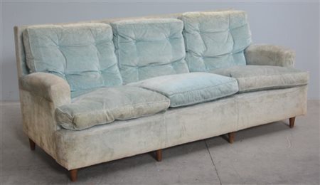 Divano a tre posti imbottito con struttura in legno e rivestimento in velluto v