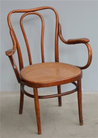 Poltroncina in faggio curvato al vapore con seduta in paglia di Vienna intrecci