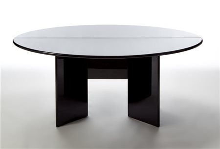 Kazuhide Takahama Tavolo consolle di forma ovale in legno laccato nero modello "