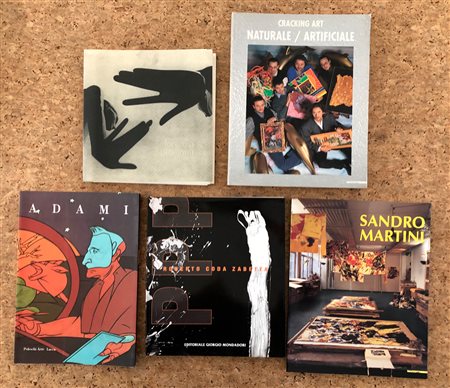 ARTE ITALIANA DEL DOPOGUERRA (ADAMI, PIEMONTI, CRACKING ART, MARTINI, CODA ZABETTA) - Lotto unico di 5 cataloghi
