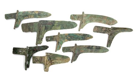 OTTO  LAME DI ASCIA-DAGA IN BRONZO, GE<br>Cina, fine dinastia Shang – inizio dinastia Zhou