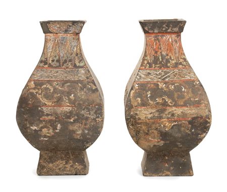 COPPIA DI VASI QUADRATI IN CERAMICA DIPINTA, FANGHU  <br>Cina, dinastia Han