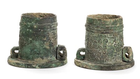 COPPIA DI MOZZI DI CARRO CON GANCIO IN BRONZO, DOU<br>Cina, dinastia Zhou Orientali, V-III secolo a.C.