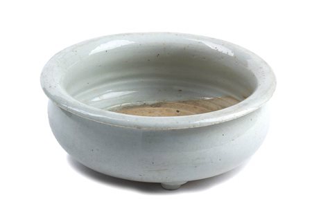 INCENSIERE TRIPODE IN CERAMICA CON INVETRIATURA QINGBAI<br>Cina, dinastia Qing