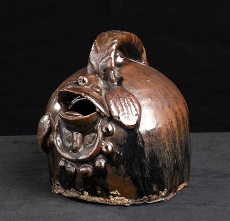 VERSATOIO ZOOMORFO CON INVETRIATURA MARRONE E NERA<br>Cina, dinastia Yuan