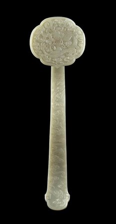 SCETTRO RUYI IN GIADA VERDE CHIARO<br>Cina, dinastia Qing, XIX secolo
