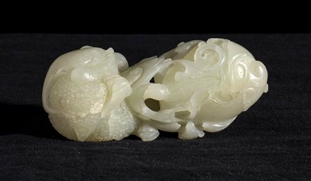 GRUPPO IN GIADA VERDE CHIARO<br>Cina, dinastia Qing, XIX secolo