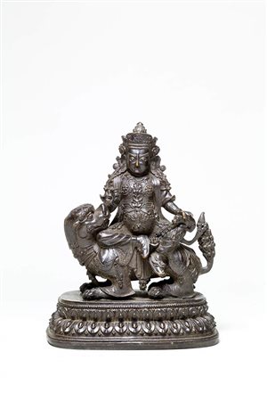 SCULTURA DI VAISHRAVANA IN BRONZO<br>Cina, dinastia Qing, XIX secolo