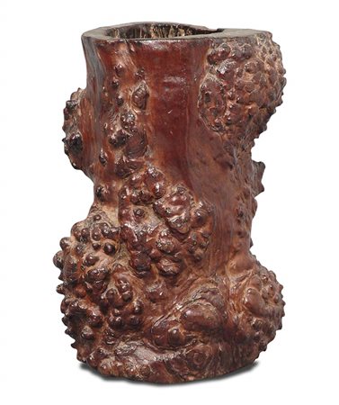 PORTAPENNELLI IN RADICE DI OLMO ROSSO, BITONG<br>Cina, dinastia Qing, XIX secolo