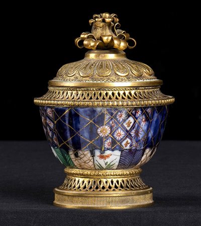 CIOTOLA IN PORCELLANA 'IMARI' CON MONTATURA IN BRONZO<br>la ciotola Giappone, periodo Edo, inizio del XVIII secolo; la montatura Europa, XIX secolo