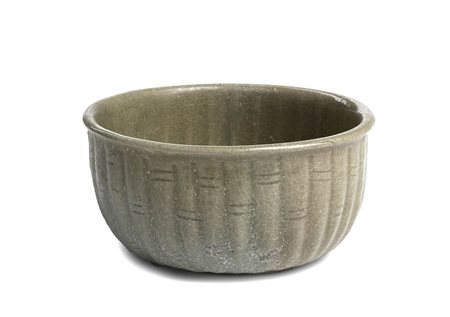 CIOTOLA IN CERAMICA CON INVETRIATURA CÉLADON<br>Corea,  dinastia Goryeo, XII-XIII secolo