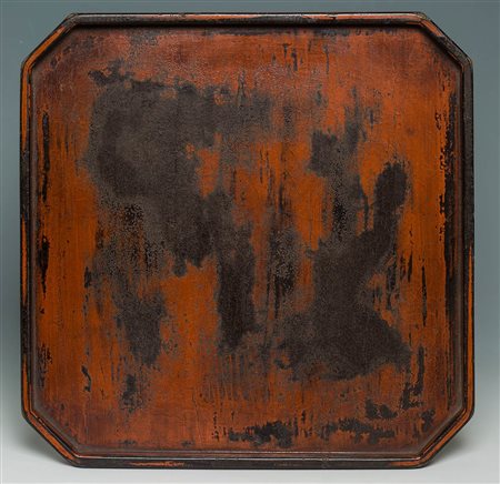 PIATTO IN LEGNO LACCATO DI TIPO 'NEGORO'  <br>Giappone, periodo Muromachi, XVI secolo