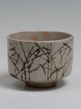 Kiyomizu Rokubei V e Kamisaka Sekka<br>(1875-1959/ 1866-1942)<br><br>Tazza da té in ceramica invetriata e dipinta