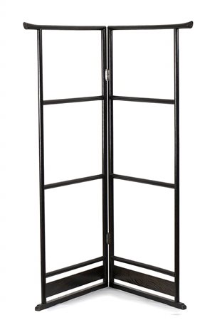 PORTA KIMONO IN LEGNO, ŌKI<br>Giappone, prima metà del XX secolo