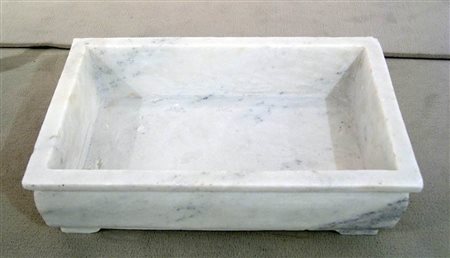 CONTENITORE PER BONSAI IN MARMO<br>Cina, XIX-XX secolo