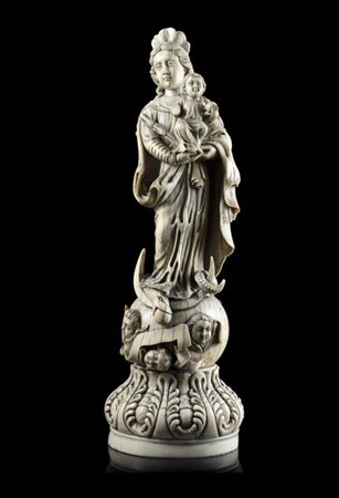 Artista indo-portoghese, secolo XIX "Madonna dell'Apocalisse con Bambino" scult