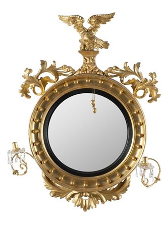 Specchiera in legno intagliato e dorato decorato da fregi a volute e sormontato