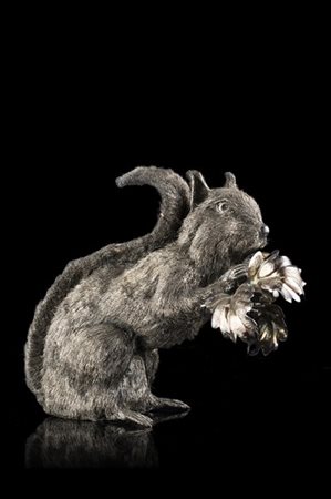 Mario Buccellati "Scoiattolo con ghiande" scultura con lavorazione a pelo in sot