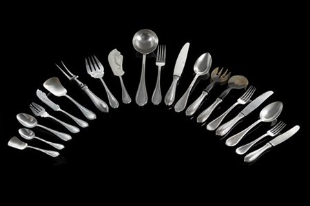Servizio di posate in argento liscio con bordo scanalato cifrato "BC" al retro,
