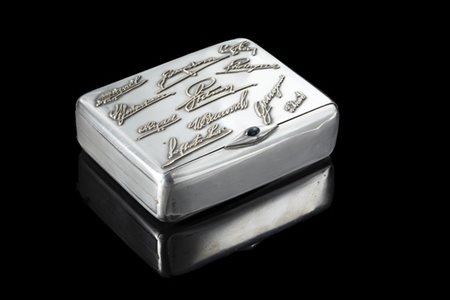 Scatola portasigarette in argento a tre scompartimenti con interno in vermeille