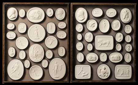Collezione di cinquanta cammei in gesso raffiguranti soggetti classici e profil