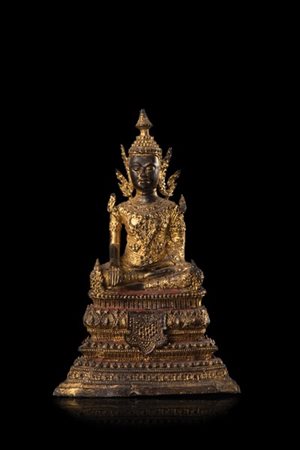 Scultura in bronzo dorato raffigurante il Buddha
Thailandia, periodo Rattanakos