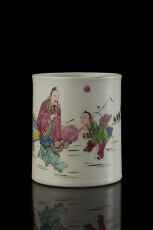 Portapennelli in porcellana Famiglia Rosa con decoro a figure
Cina, secolo XVII