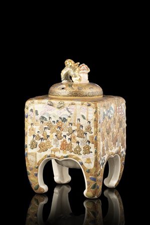 Incensiere in ceramica Satsuma decorata con figure, presa del coperchio a cane