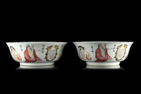 Coppia di ciotole in porcellana Famiglia Rosa decorate con i personaggi dello W