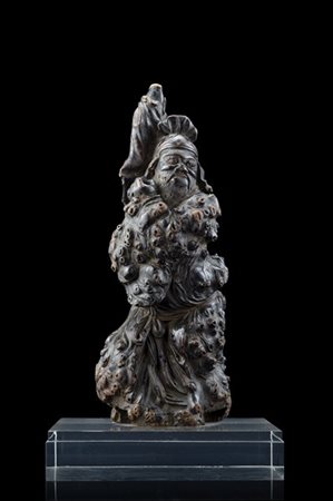 Radice di legno intagliato raffigurante un guerriero, base in plexiglass (difet