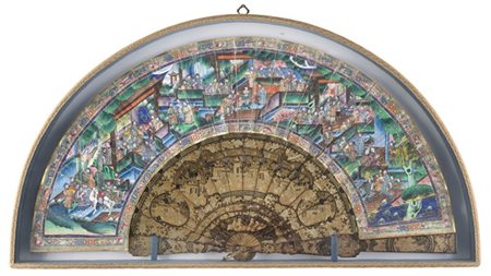 Ventaglio con stecche in tartaruga riccamente decorate con scene animate dorate