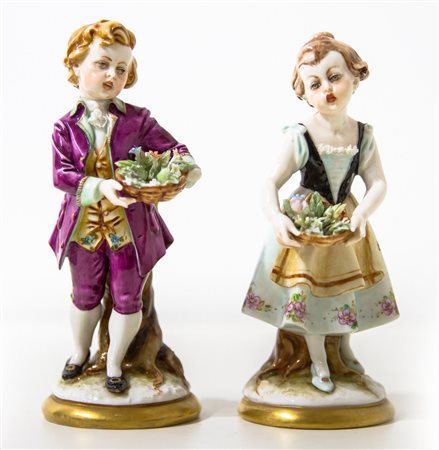 Statuina in porcellana di Capodimonte, Napoli, XX Secolo. Coppia di bimbi con...