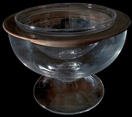 Porta ostriche in vetro trasparente con bordo in argento, XX secolo. H cm 15,...