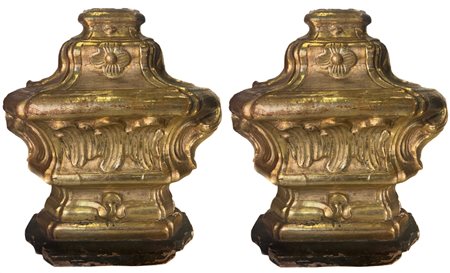 Coppia di frammenti lignei dorati, inizi XVIII Secolo, Sicilia. H cm 41 x38.