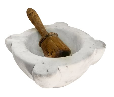 Mortaio in marmo con pestello in legno, XIX secolo.
