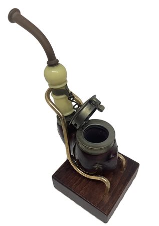 Pipa Bruyere in radica e ottone. Con supporto. Cm 15