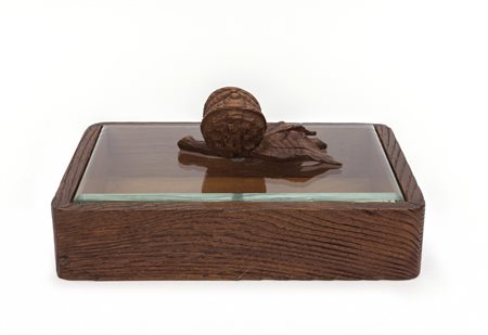 UNA SCATOLA, anni '40. <br>Legno di rovere, 