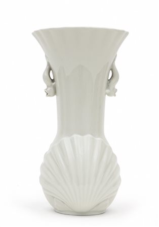 ANGELO BIANCINI<br>Un vaso in porcellana per 