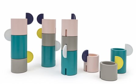  UN SET DI 12 CANDELIERI IMPILABILI, anni 2000. 