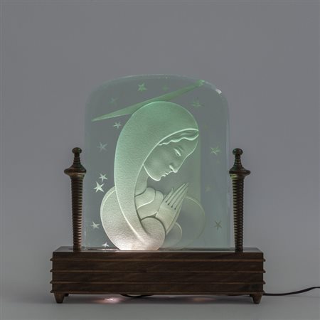 UNA LAMPADA DA TAVOLO, anni '30<br>Legno di noce, 