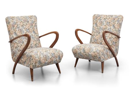 DUE POLTRONE, anni '50. <br>Legno di faggio tinto 