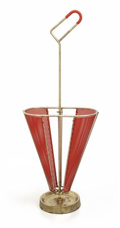 UN PORTAOMBRELLI, anni '50. <br>Acciaio ottonato, 