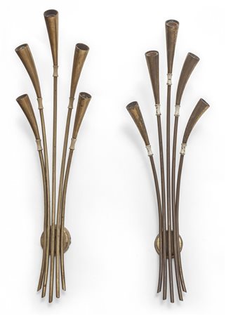 DUE LAMPADE DA PARETE, anni '50. <br>Ottone. 