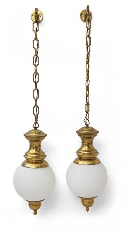  DUE LAMPADE DA PARETE, anni '50. <br>Ottone, 